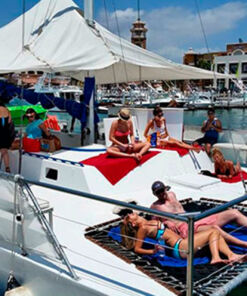 Renta de Catamarán Moderno en los Cabos para Eventos