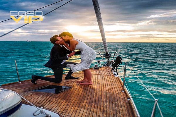 Fiesta de compromiso en yate en los cabos