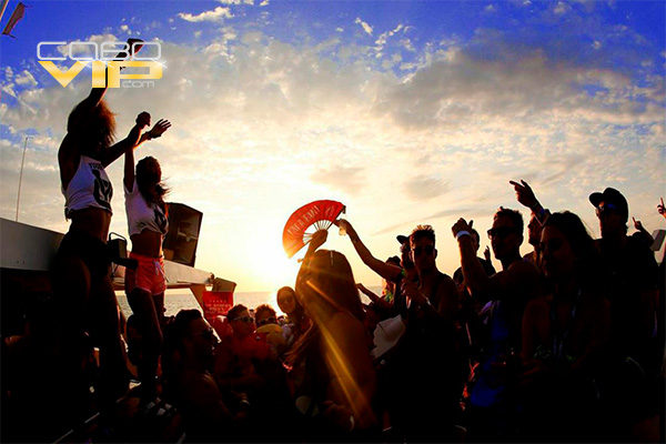 Botes para todo tipo de fiesta en Los Cabos