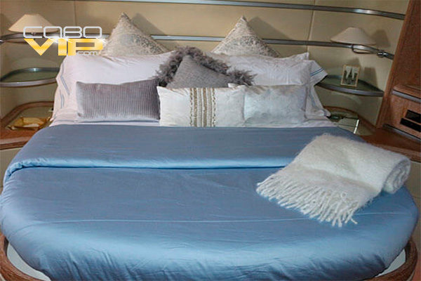 Lujoso Mega Yate en Cabo para Luna de Miel