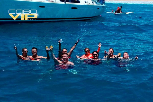 Renta de Lujoso Yate para paseos en Los Cabos