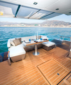 Renta de Yate Italiano de Lujo en Los Cabos