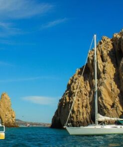 Barco velero moderno para pasear en Los Cabos 42