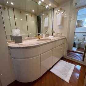 renta de yates de lujo en Los Cabos