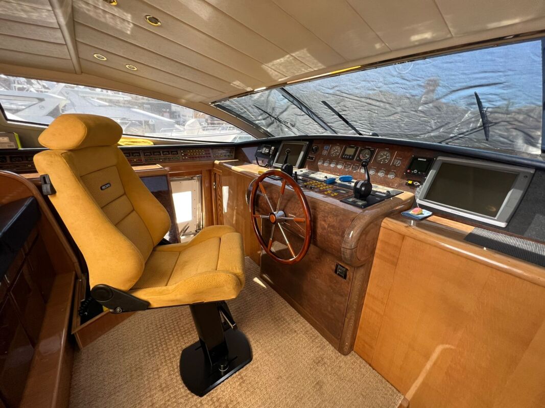 renta de yates de lujo en Los Cabos